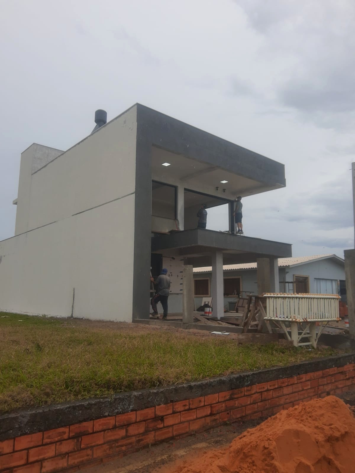 Pórtico Contemporâneo em Balanço
